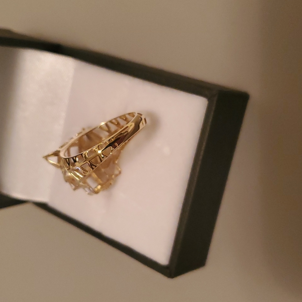 Ring - Picture 3 of 6